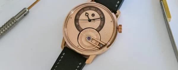 Armin Strom lanza el Tribute³ Au750 en oro rosa